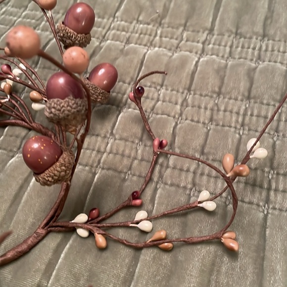Fall Candle Ring with Faux Acorns & Pip Berries - Picture 4 of 8